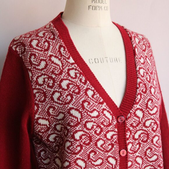 Vintage 1970s Cardigan Sweater, Volup Full Fashioned Red and White Paisley, Sz L - Picture 5 of 10